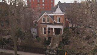 Take a tour of one of Chicago's oldest houses with its 'stubborn steward'