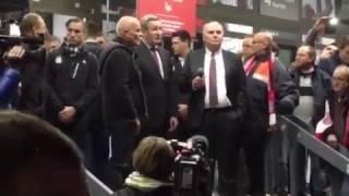 Chaos bei JHV des FC Bayern: Hoeneß: "Mir tut es am meisten leid" - Eklat bei JHV