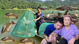 The orphan boy went to catch fish in a cage, and his grandmother will come home tomorrow morning.