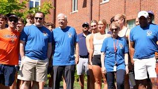 Hoos Dive in to Help First-year Students Move in