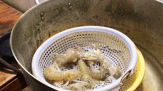 Mantis Shrimp Street Vendor Cooking in Vietnam - Vietnam Street Food Seafood