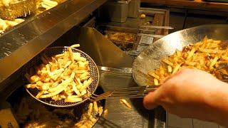 The frying Dutchman | Handcrafted Chicken and Chips in a Mall | Street Food in Berlin