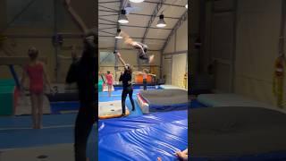 PRIMO DOPPIO INDIETRO PER EMMA  #ginnastica #ginnasticaartistica #double #gym