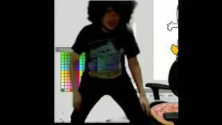 Pelo teaches: How to spooky dance