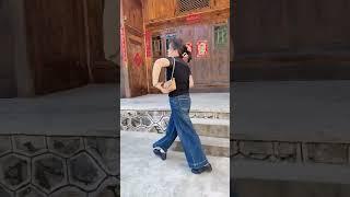 最近知道我钥匙的人 越来越多了，还是背在包包里吧 #微胖女人