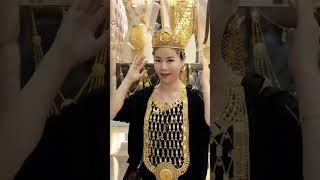 Showcasing Exotic Gold Ornaments at Dubai's Gold Souq