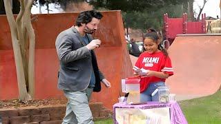 Girl Sells Lemonade To Pay For Chemo Suddenly Keanu Reeves Passes By & Left Everyone Speechles