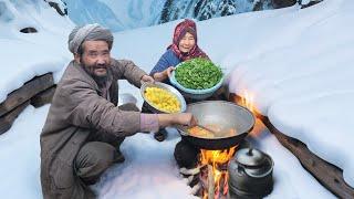 Surviving the Harsh Winter: A Couple’s Daily Life in a Snowy Mountain Village