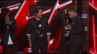 one direction ( award # 2 - top touring artist  ) - billboard music awards 2015