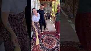 Tayyar bey öyle zor durumda kalıyor ki özlem hanım ve neslihan hanım bir anda Tayyar beyi buldu