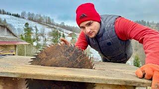 The life of a young man without civilization. Collecting firewood for the winter