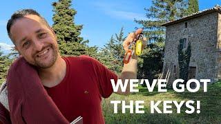 We bought an abandoned farmhouse in Italy! Key handover and tour #vlog1