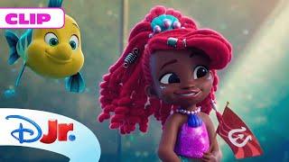 DISNEY JUNIOR ARIEL: Alzando la bandera ‍️ | @DisneyJuniorES