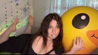 ASMR In Pose | Gum Chewing And Popping Bubbles on a Inflatable Duck | Bubblegum Snapping