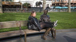 Walking London's SCENES IN THE SQUARE at Leicester Square