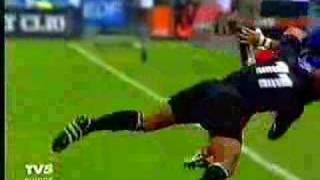 Jonah Lomu big tackle!