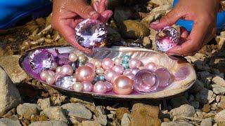 A golden water treasure, the girl found a golden mutated giant clam and many pearls in the river