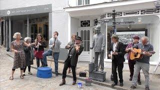 THE St IVES BUSKERS FLASHING IN FORE STREET