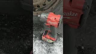 2555-20 M12 Stubby vs. 2962-20 M18 Mid Torque - Milwaukee Showdown 