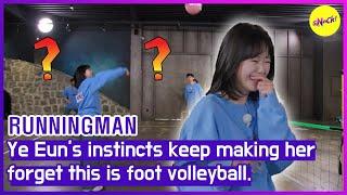 [RUNNINGMAN] Ye Eun's instincts keep making her forget this is foot volleyball. (ENGSUB)