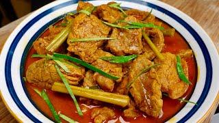 咖喱猪肉片，肉嫩甜香，味道超级好吃！简单又快速的一道食谱 Curry pork slices, the meat is tender , and tastes super delicious! 