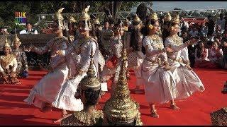 5000 monks and the Royal Ballet of Cambodia at Angkor Wat temple