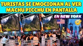 TURISTAS EMOCIONADOS AL VER MACHU PICCHU EN TIMES SQUARE