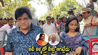 రాజేంద్ర ప్రసాద్ గారి ఇంటికి వచ్చిన అలీ | Comedian Ali Visuals at Rajendra Prasad House | Gayatri