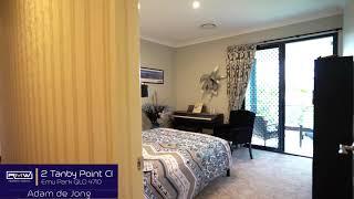 2 Tanby Point Close - BEACH FRONT HOME