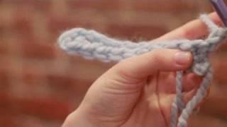 How to Turn at the End of a Stitch Row | Crocheting