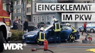 Frau nach Unfall im Auto eingeklemmt | S01/E04 | Feuer & Flamme | WDR