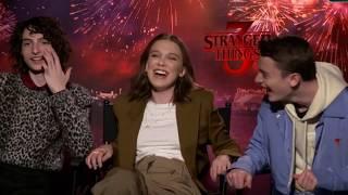 Millie Bobby Brown, Finn Wolfhard Öpüşme Üzerine - Türkçe  Stranger Things 3