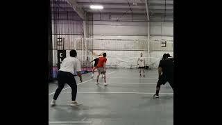 Spiker goes right pass the block! #volleyballislife e