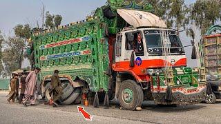 "Loaded Truck Rear Wheel Hub Destroyed on the Road | Mechanic's Emergency Repair and Refit"