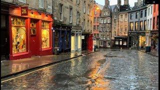 Scotland Walks: Edinburgh. Walking Castlehill, Victoria street to Grassmarket on a rainy morning.