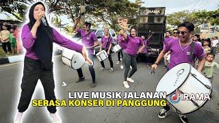 Jadi Serasa Sedang Menonton Konser Di Panggung Besar Padahan Bareng Musik Jalanan Irama Dopang