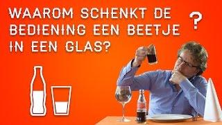 WAAROM SCHENKT DE BEDIENING MAAR EEN BEETJE IN EEN GLAS?