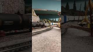 HO scale freight train snakes through Martin Jct on the UPSF Joint Line.