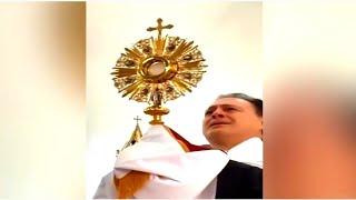 Priest in Tears As Blessed Sacrament PALPITATES for 20 Minutes! 300 Witness Miracle! AUGUST 10