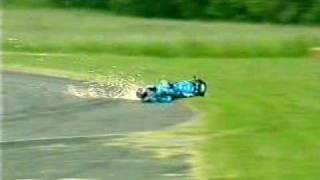 John Reynolds crashes British Superbike at Thruxton 2004