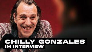 Chilly Gonzales über Drake, Therapie und Trennung von Kunst & Künstler – Interview mit Aria Nejati