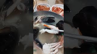 수제비(안에문어랑꽃게랑홍합이랑수제비새우가있다)