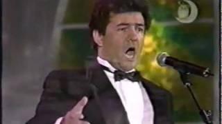 Duelo de Tenores O' SOLE MIO -1997-..mpg   - YouTube.flv