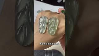 翡翠 珠寶直播 ：明明是一樣的東西為什麼有些貴有些便宜呢？ 有知道的嗎？#翡翠 #翡翠手鐲 翡翠 玉石 | 珠寶 翡翠 | 美玉 翡翠 #翡翠直播 #翡翠 #珠宝 #珠寶 #翡翠珠寶 #Shorts