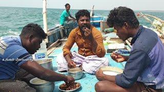 நடுக்கடலில் நாட்டு கோழி சமையல் / Cooking chicken curry at sea