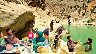 Ali goes fishing to the river to treat Amir Mohammad's illness.