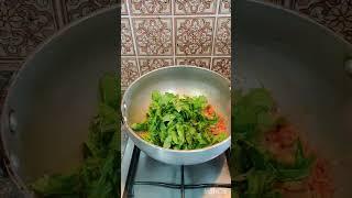 Palak with moong dal #easyrecipe #youtubeshorts  #youtubechannel #healtyfood #tasty  #youtube