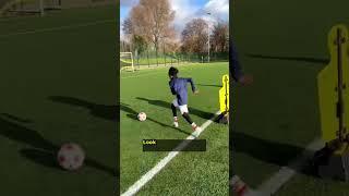 This is how good Chelsea Academy Players’ weaker foot is!  #shorts | #SUCCESS4YOUNGSTERS