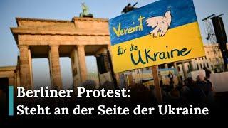 Berlin-Protest: "Steht mit der Ukraine" | U.S.-Aktionen am Brandenburger Tor Herausgefordert | AM1E