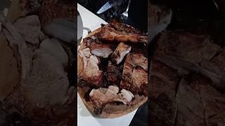 La carne queda muy sabrosa preparada al barril